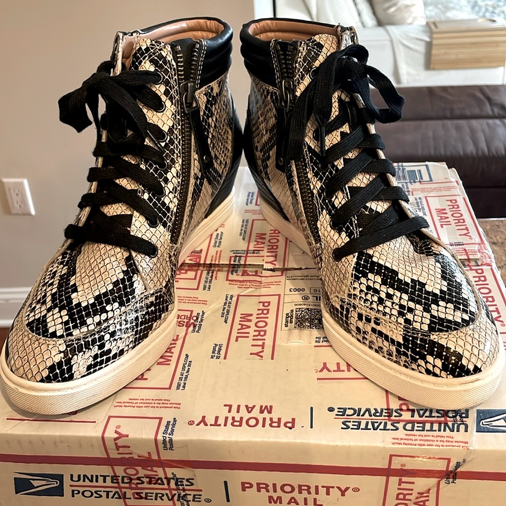 Linea Paolo Felicia Wedge Sneaker Black White Snakeskin